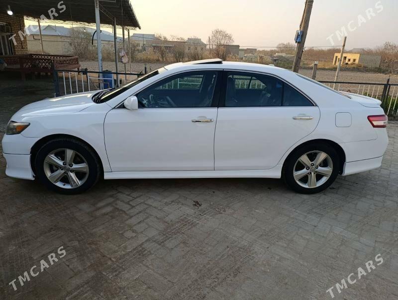 Toyota Camry 2010 - 250 000 TMT - Baýramaly - img 3