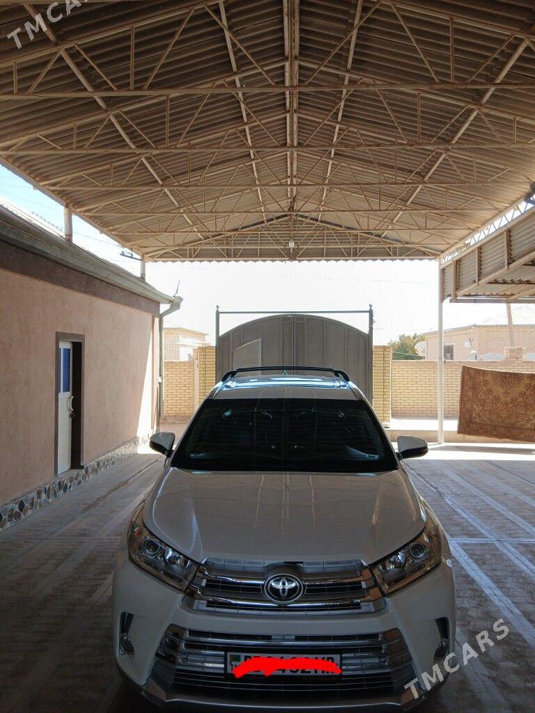 Toyota Highlander 2018 - 370 000 TMT - Мары - img 3