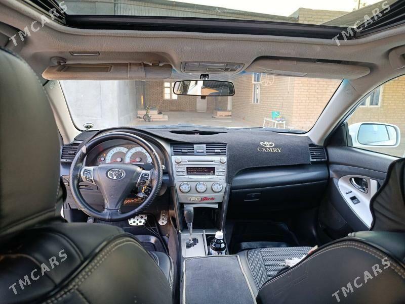 Toyota Camry 2010 - 250 000 TMT - Baýramaly - img 9