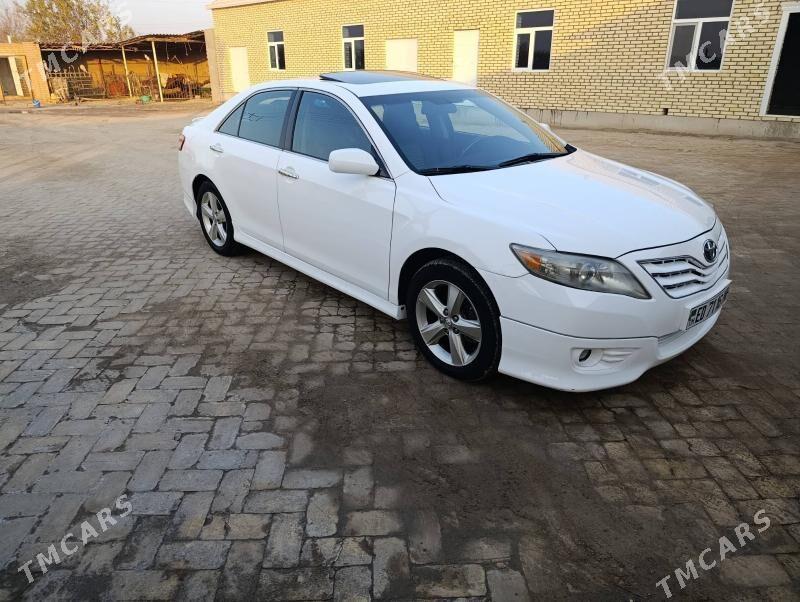 Toyota Camry 2010 - 250 000 TMT - Baýramaly - img 2