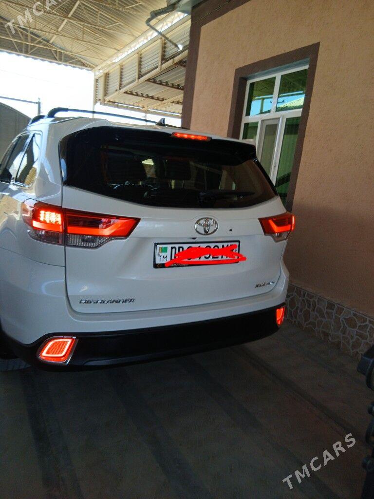 Toyota Highlander 2018 - 370 000 TMT - Мары - img 10