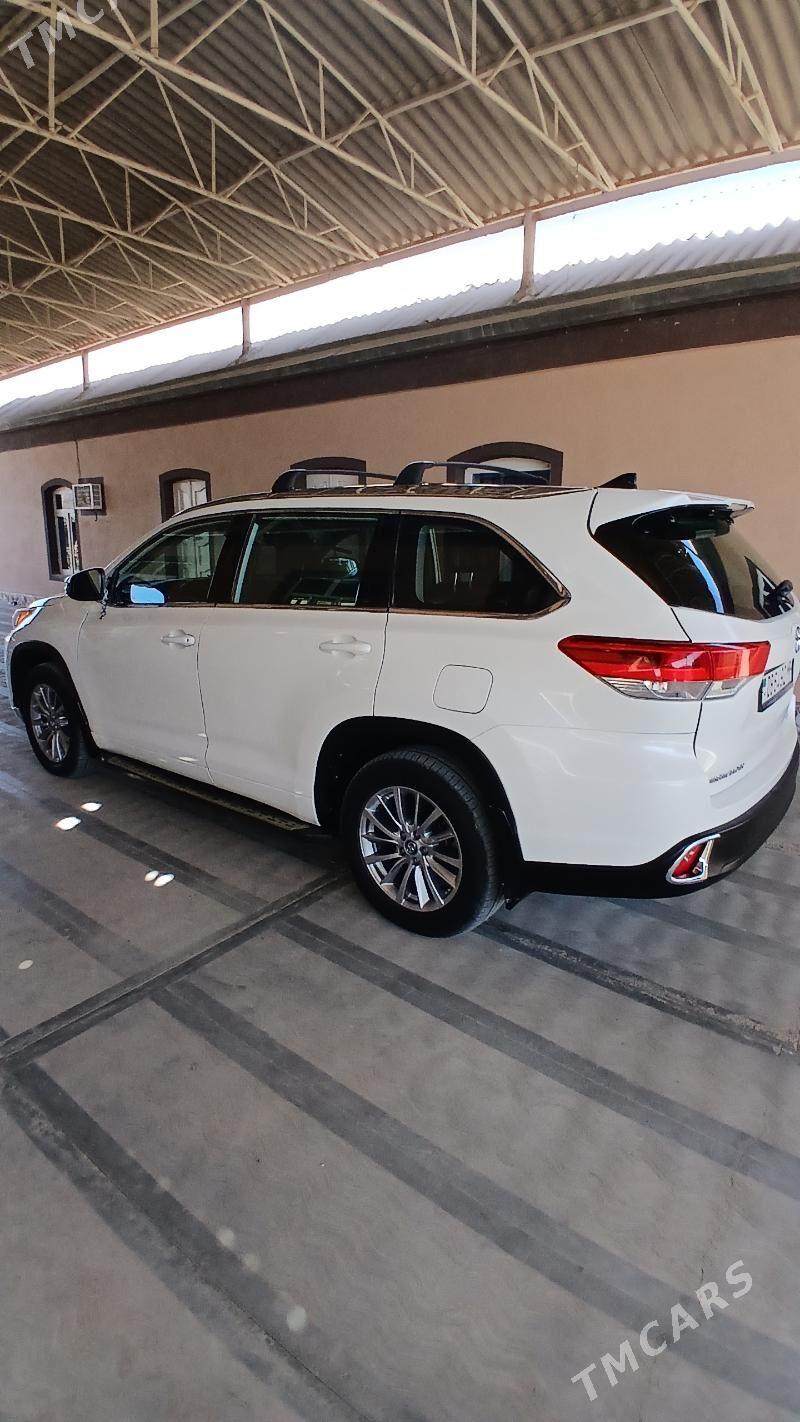 Toyota Highlander 2018 - 370 000 TMT - Мары - img 9