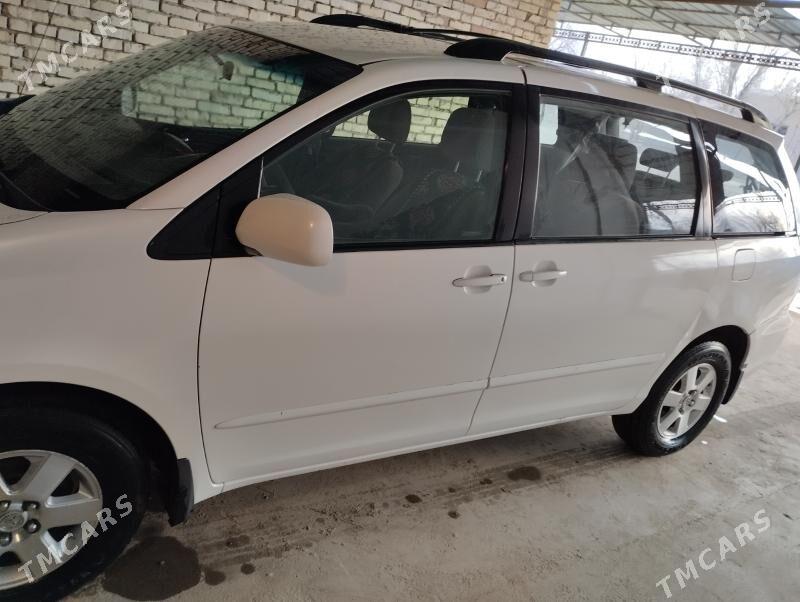Toyota Sienna 2009 - 222 000 TMT - етр. Туркменбаши - img 4