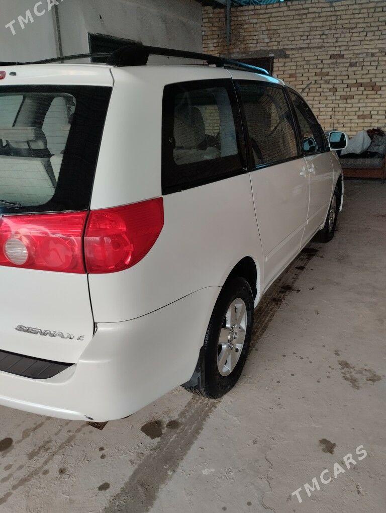 Toyota Sienna 2009 - 222 000 TMT - етр. Туркменбаши - img 5