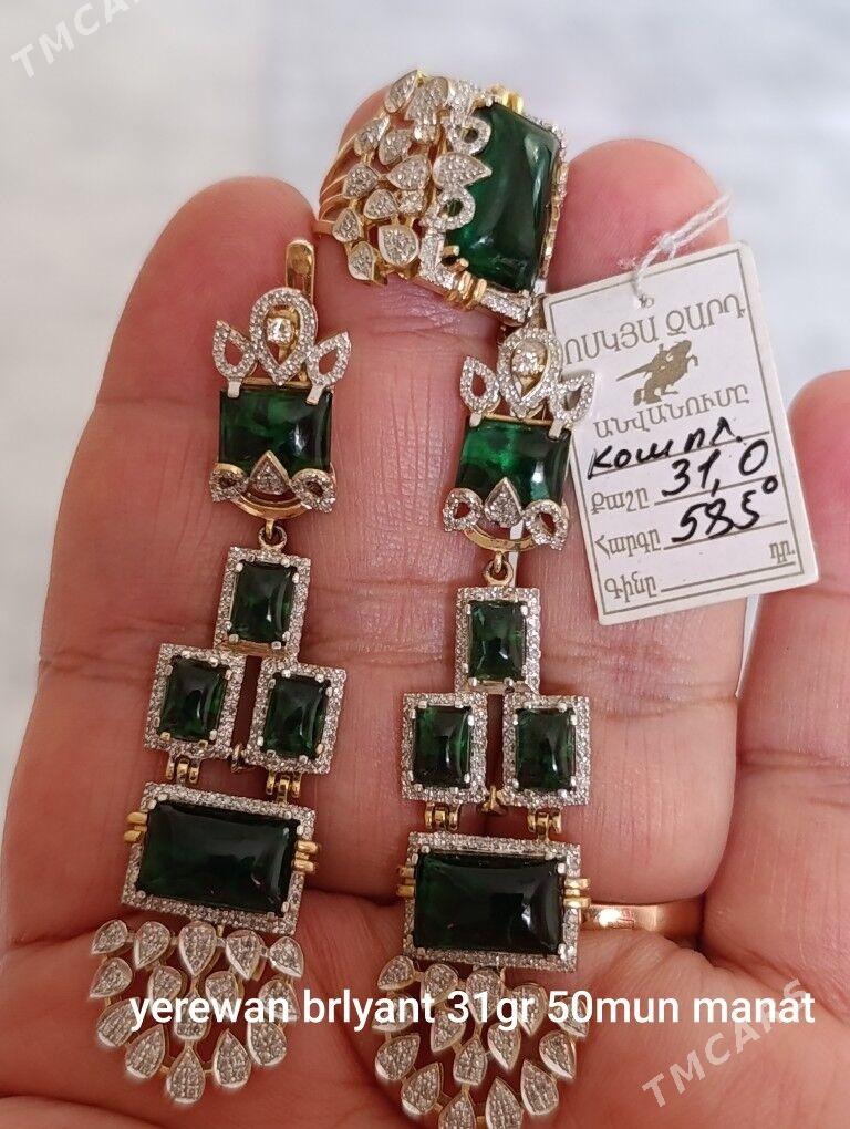 Gyzyl yerewan komplekt - Sowetskiý köç. (Garaşsyzlyk şaýoly) - img 2