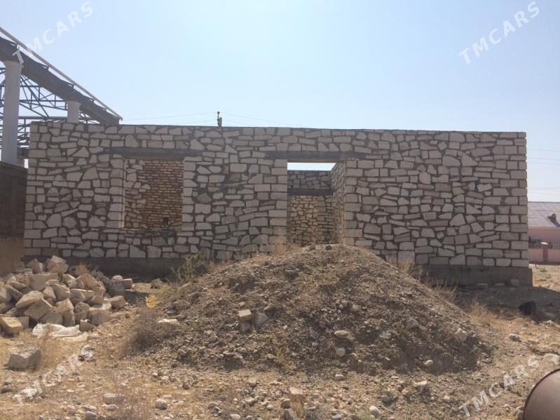 Boýy galdyrylan ýer - Balkanabat - img 3