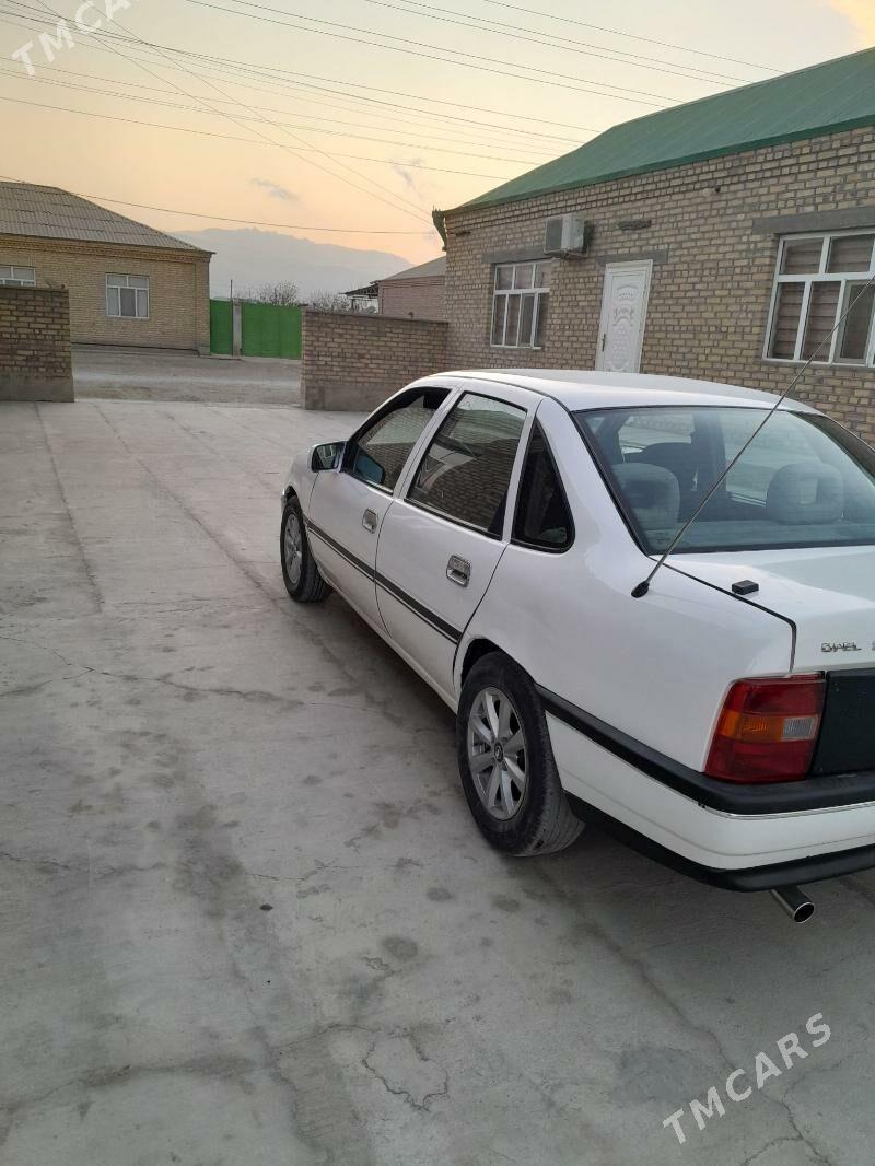 Opel Vectra 1991 - 35 000 TMT - Бахарден - img 5