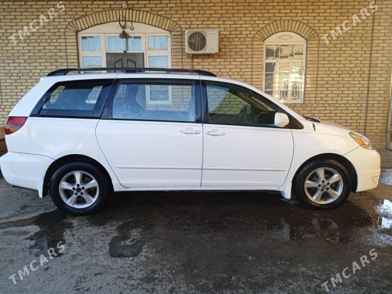 Toyota Sienna 2005 - 225 000 TMT - Мары - img 9