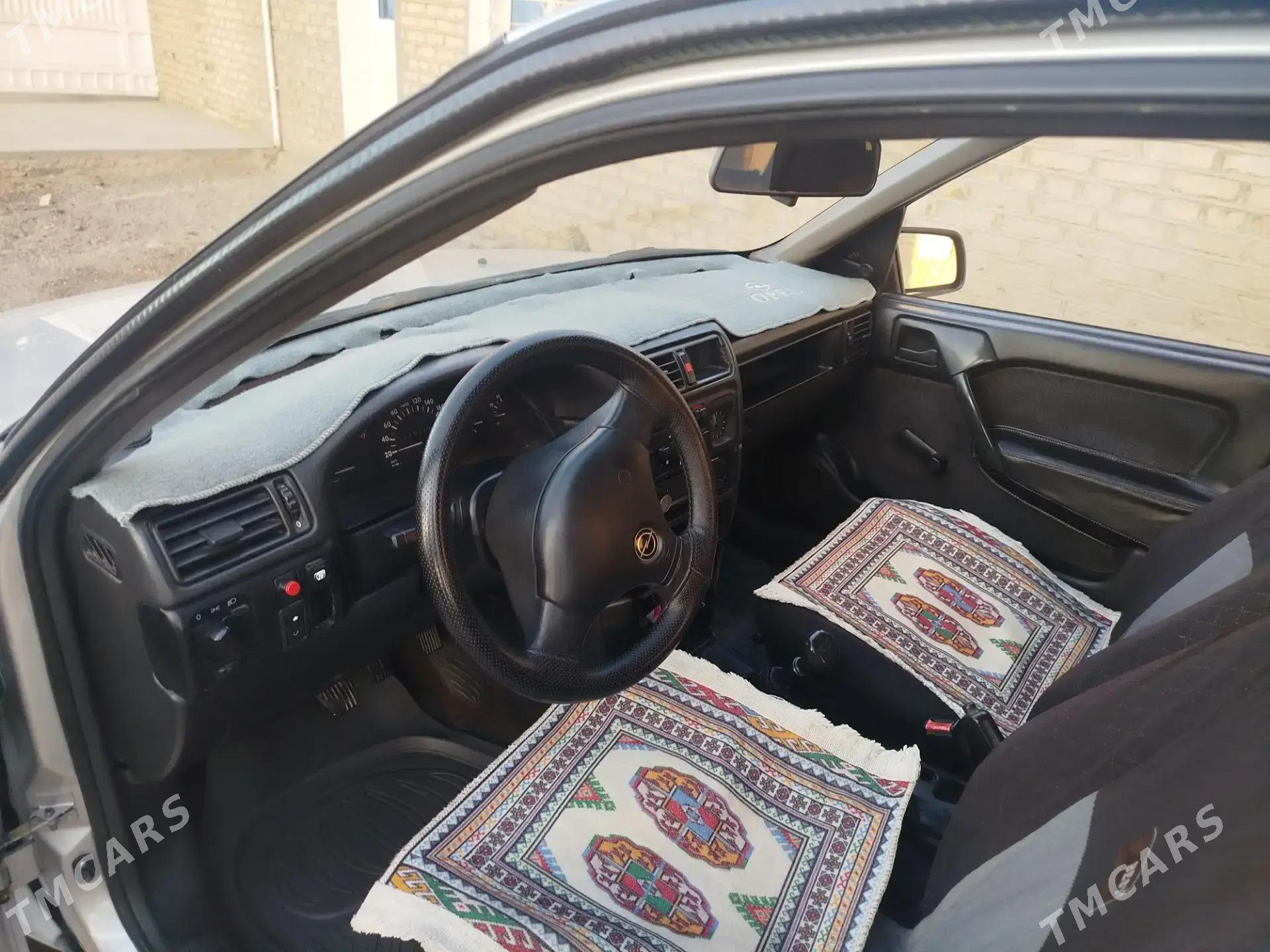 Opel Vectra 1989 - 50 000 TMT - Mary - img 4