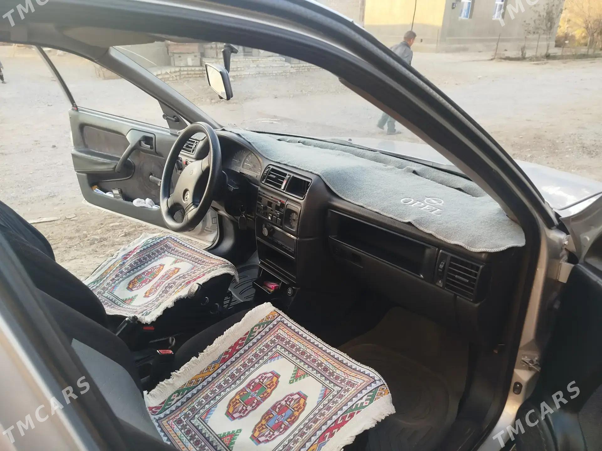 Opel Vectra 1989 - 50 000 TMT - Mary - img 5