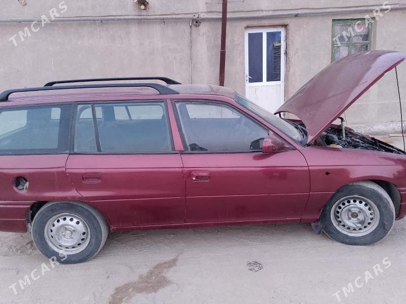 Opel Astra 1996 - 24 000 TMT - Дянев - img 4