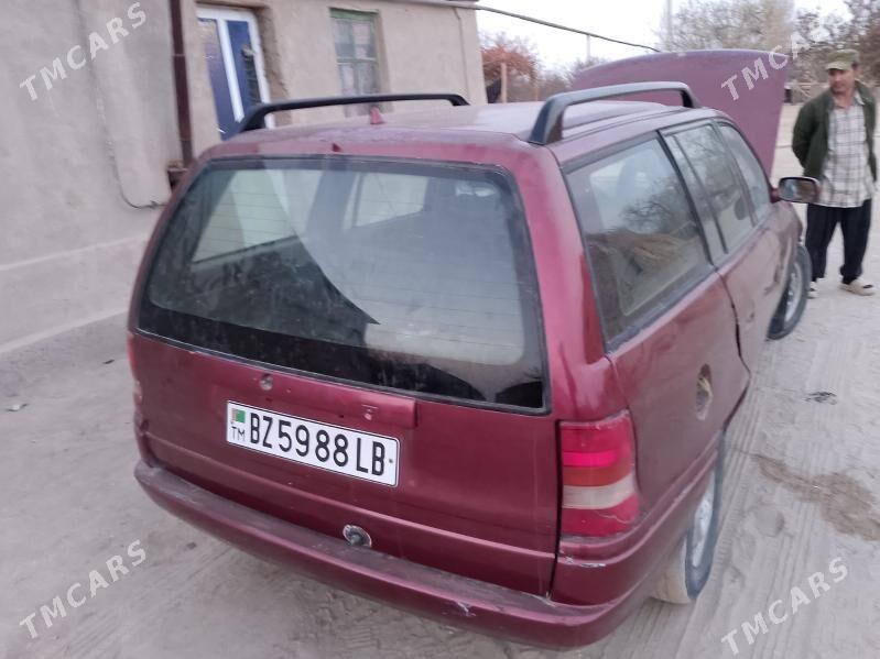 Opel Astra 1996 - 24 000 TMT - Дянев - img 3