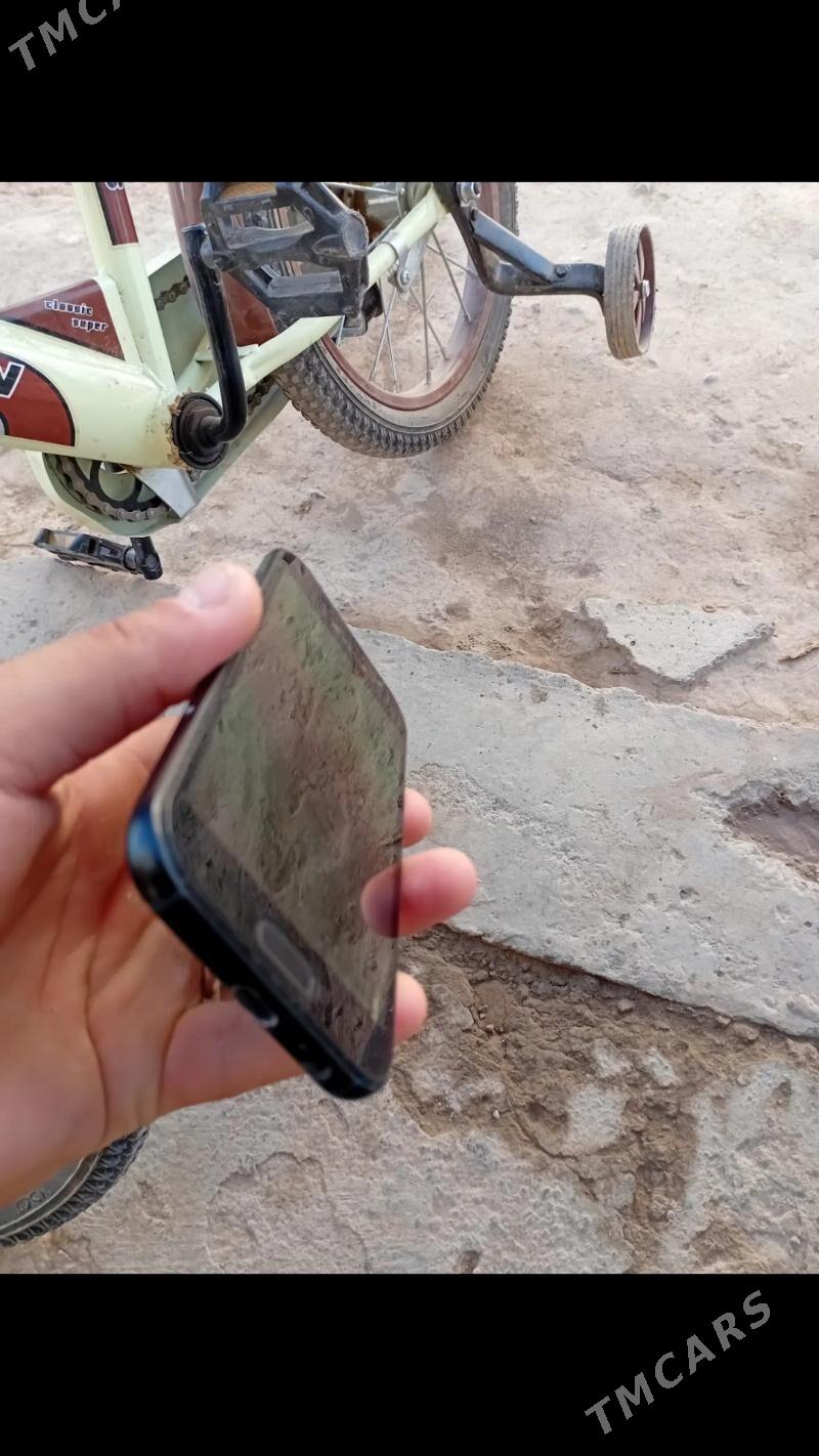 Samsunk a5 2017 - Чарджоу - img 5