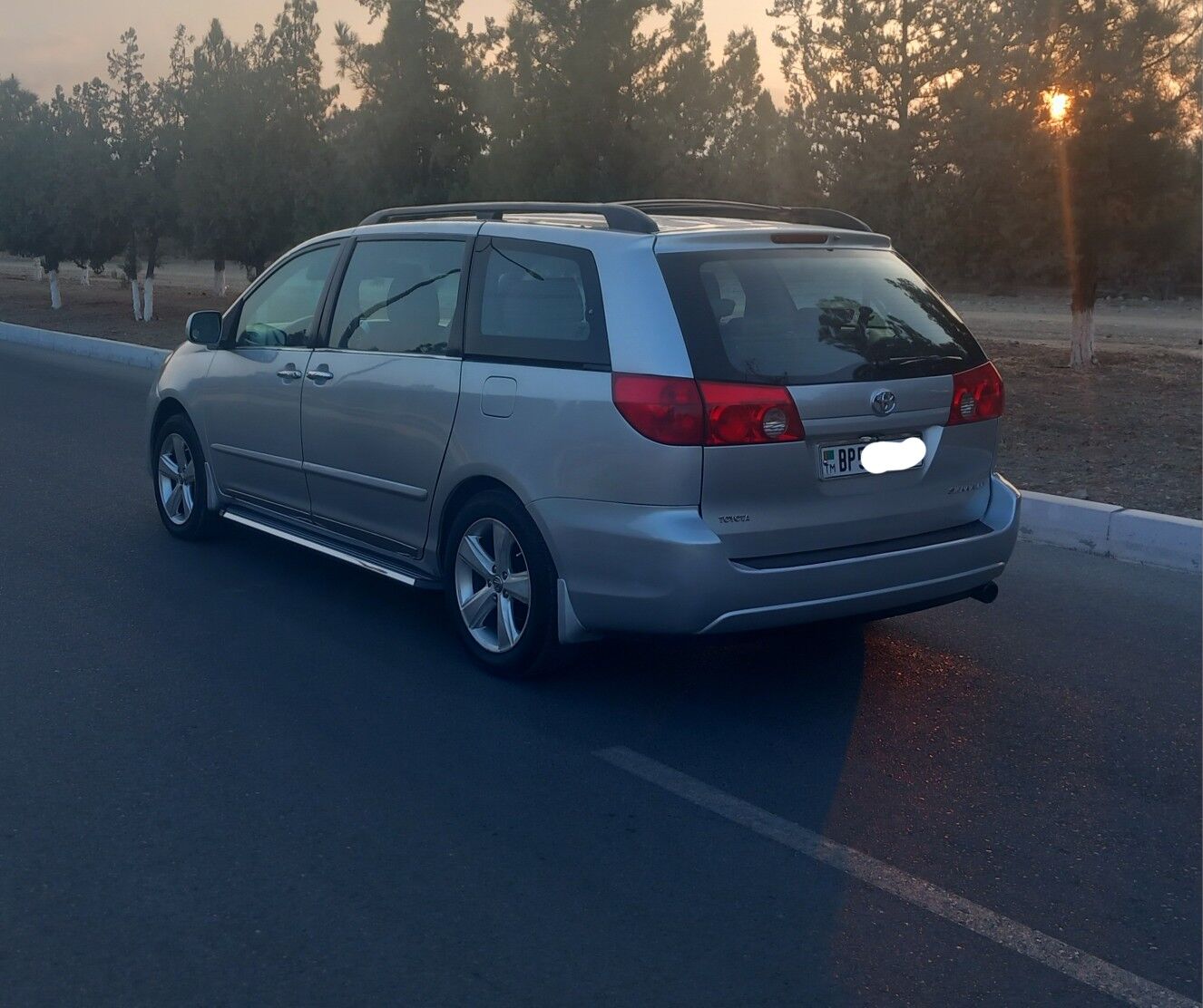 Toyota Sienna 2009 - 225 000 TMT - Гёкдепе - img 4