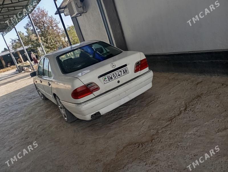 Mercedes-Benz E320 1996 - 50 000 TMT - Анев - img 2