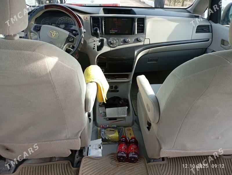 Toyota Sienna 2010 - 270 000 TMT - Теджен - img 6