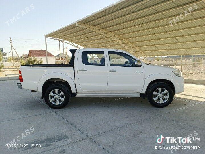Toyota Hilux 2014 - 418 000 TMT - Балканабат - img 3