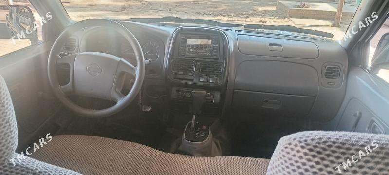 Nissan Navara 2001 - 98 000 TMT - Байрамали - img 2