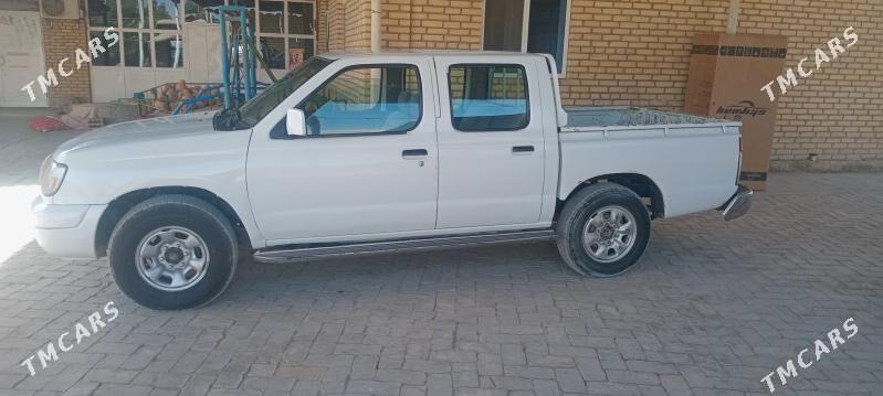 Nissan Navara 2001 - 98 000 TMT - Байрамали - img 7