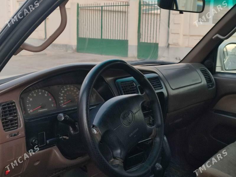 Toyota 4Runner 2000 - 85 000 TMT - Ёлётен - img 2