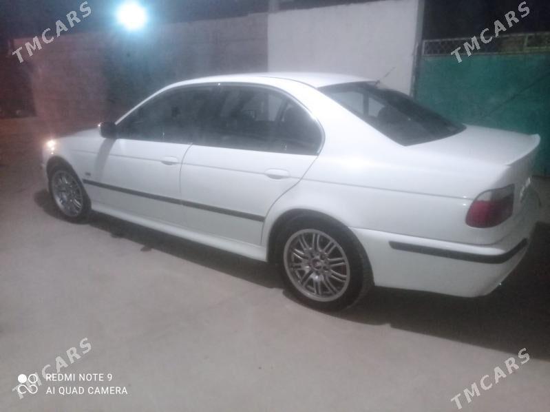 BMW E39 1997 - 121 000 TMT - Kaka - img 1