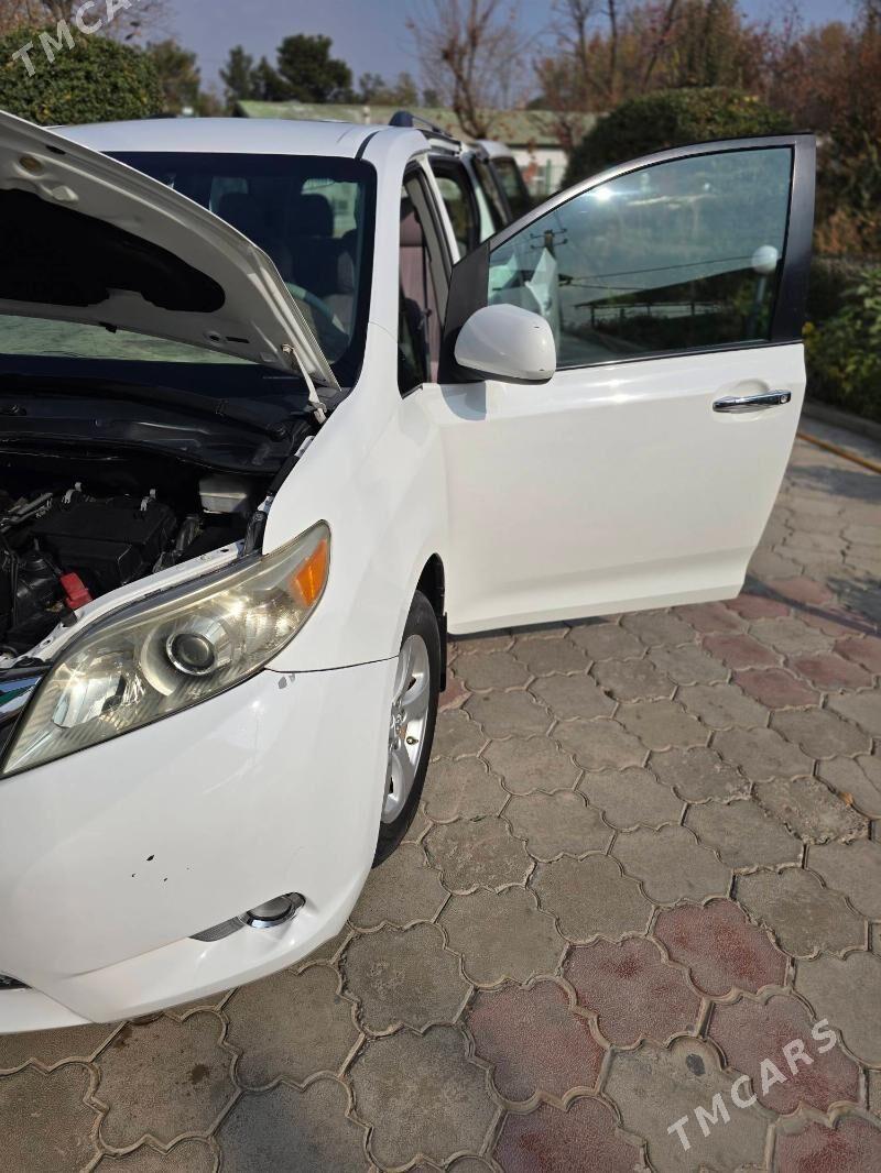 Toyota Sienna 2011 - 320 000 TMT - Ашхабад - img 2