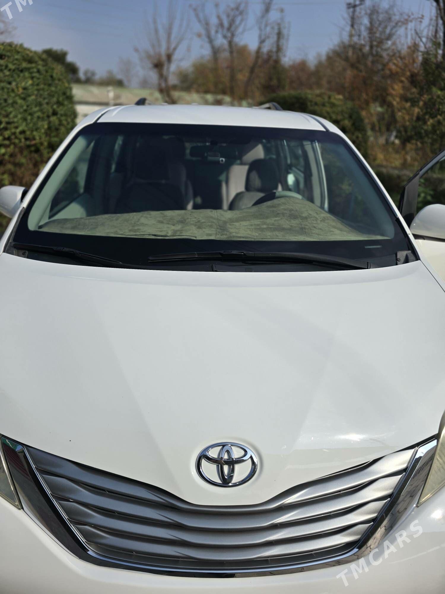 Toyota Sienna 2011 - 320 000 TMT - Ашхабад - img 4