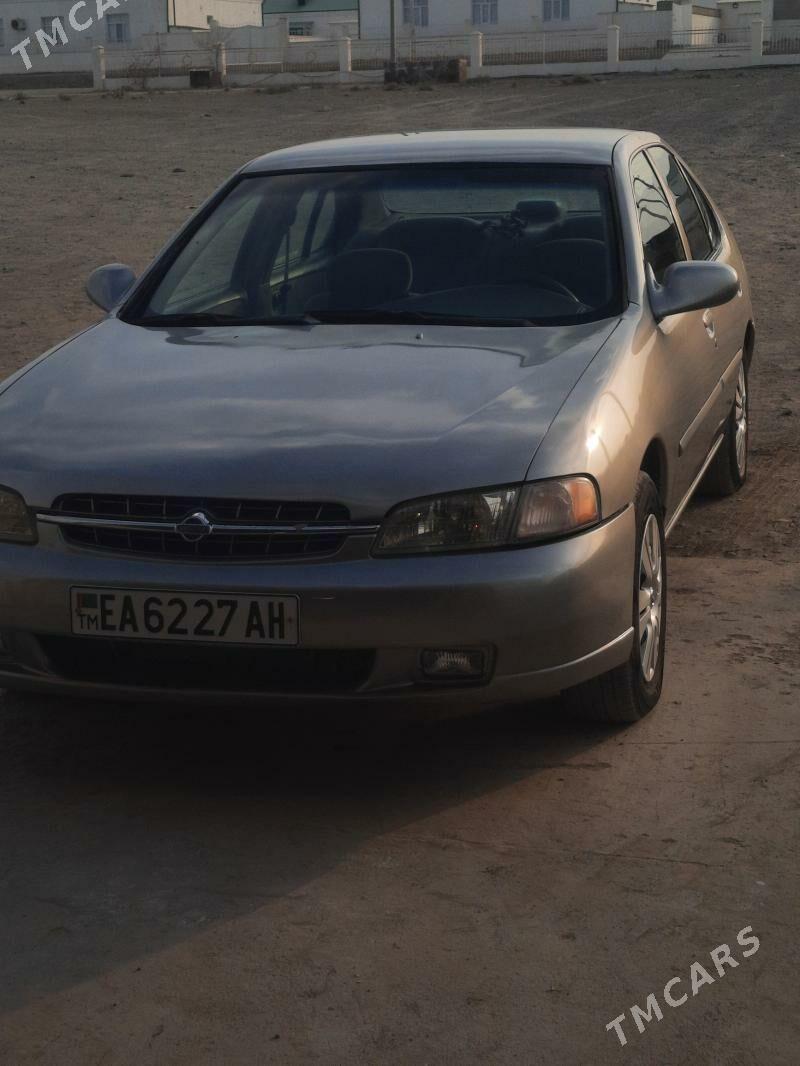 Nissan Maxima 2001 - 65 000 TMT - Бахарден - img 5