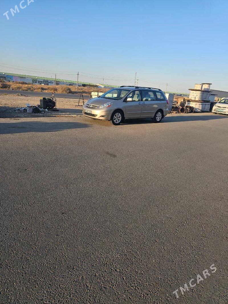 Toyota Sienna 2008 - 310 000 TMT - 10 мкр - img 1
