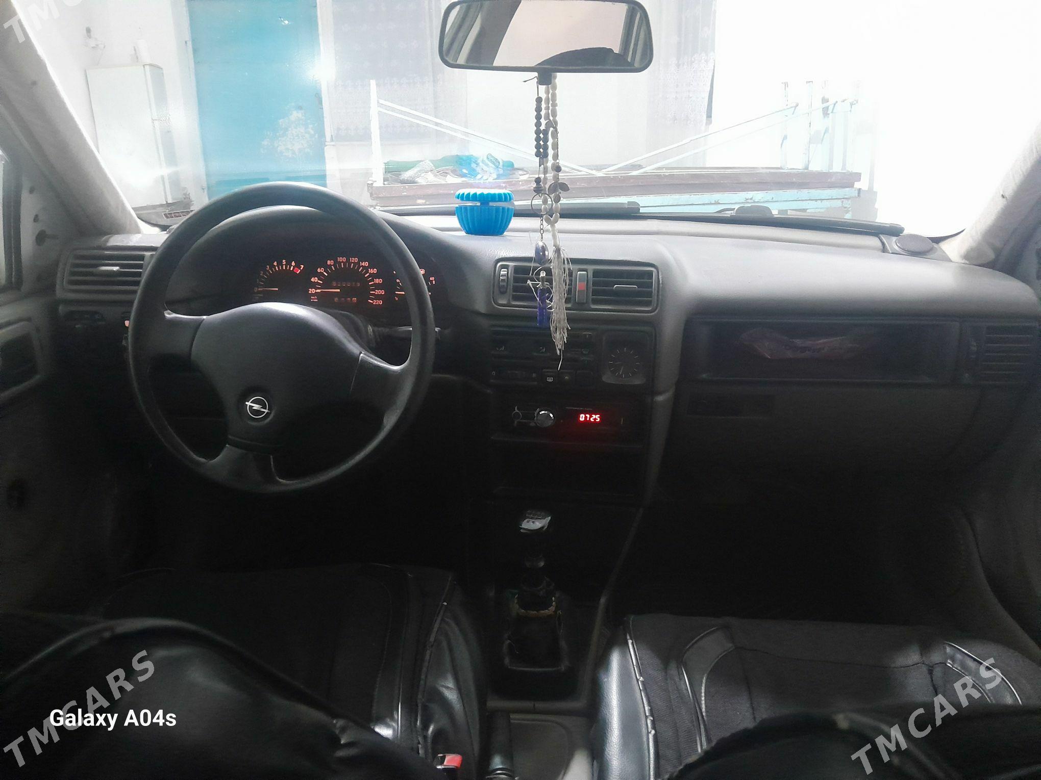 Opel Vectra 1990 - 20 000 TMT - Dänew - img 3