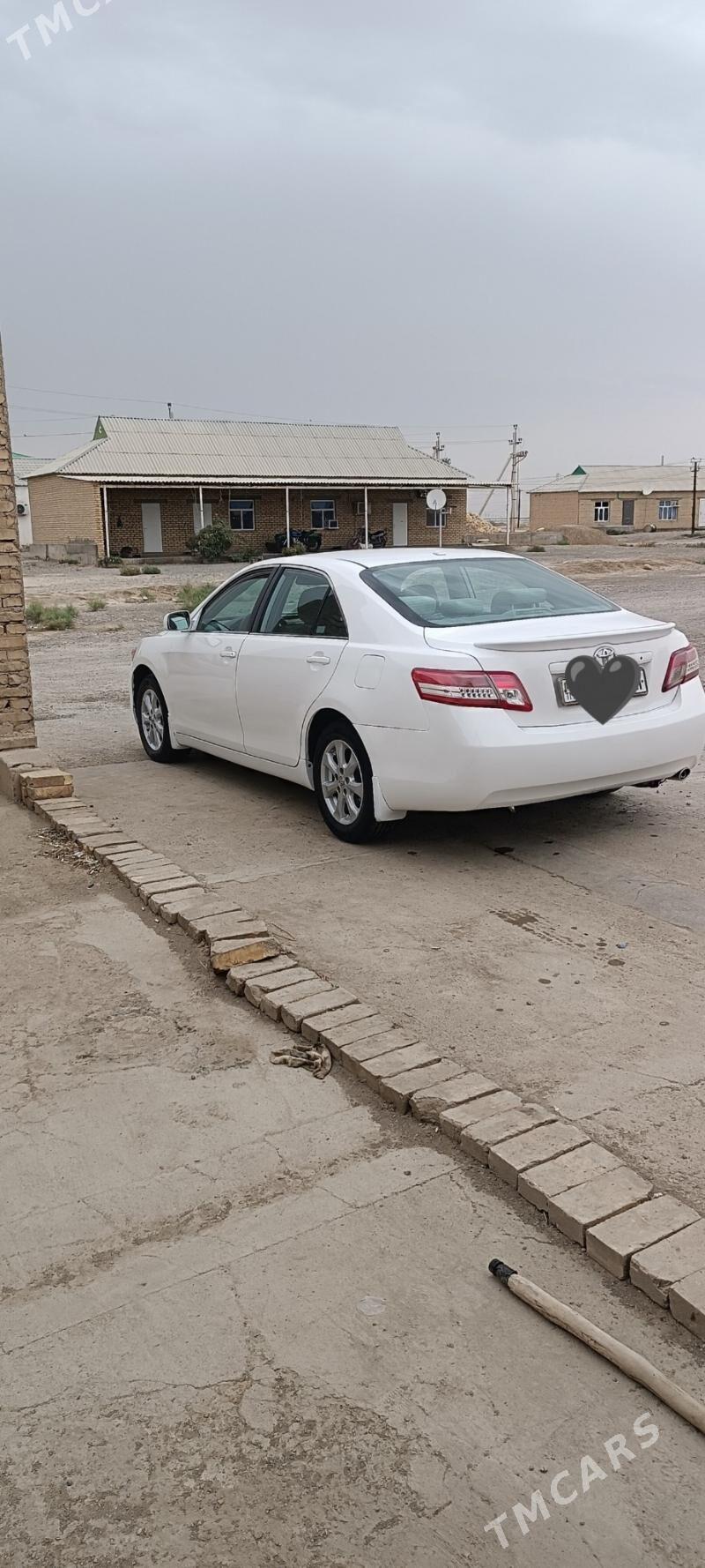 Toyota Camry 2010 - 180 000 TMT - Кака - img 2