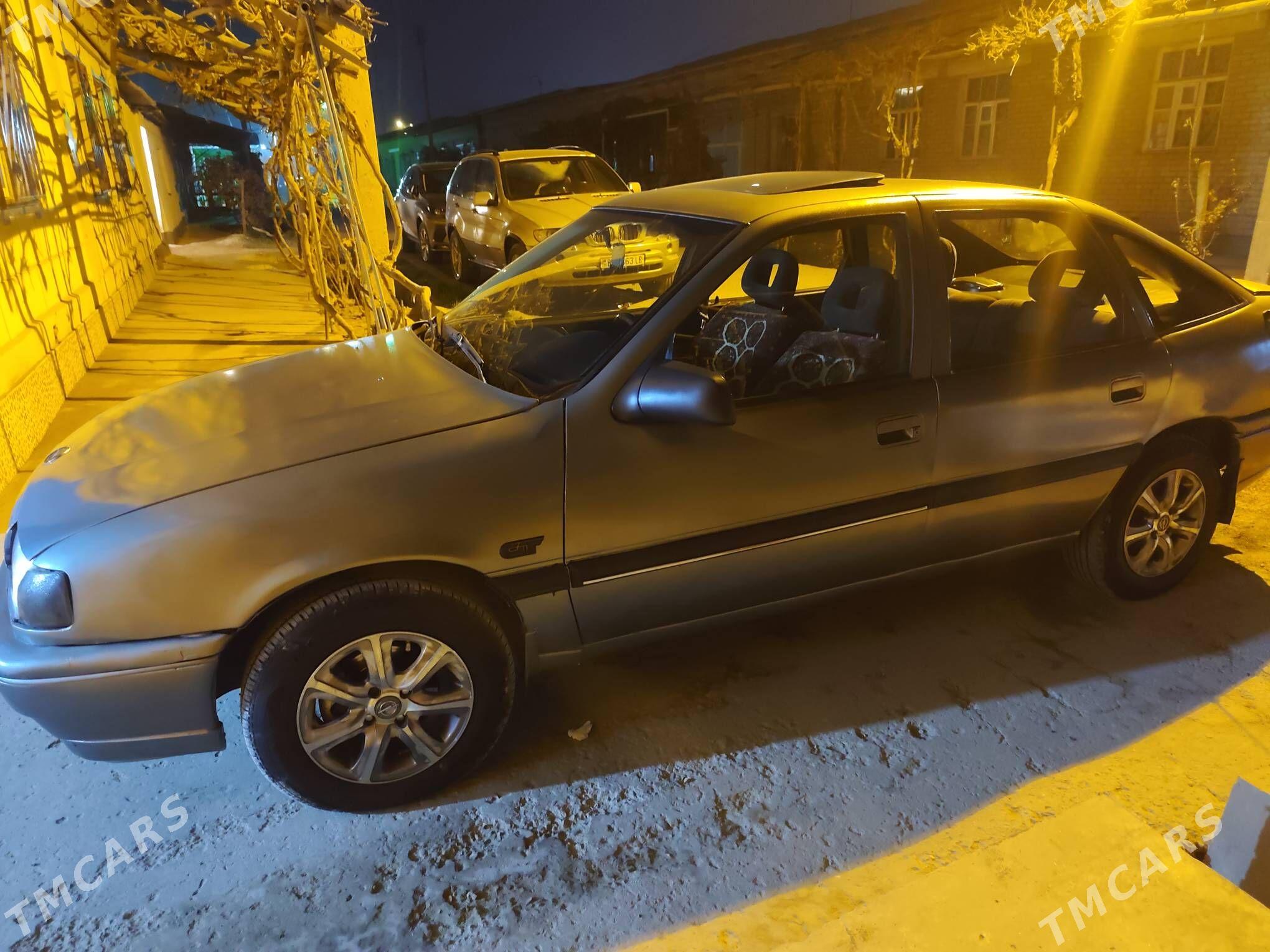 Opel Vectra 1989 - 46 000 TMT - Дянев - img 3