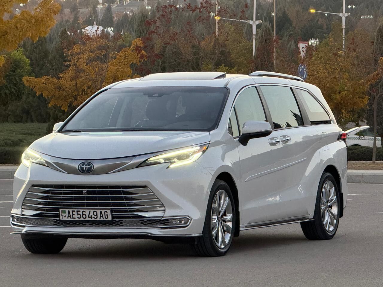 Toyota Sienna 2023 - 745 000 TMT - Aşgabat - img 3