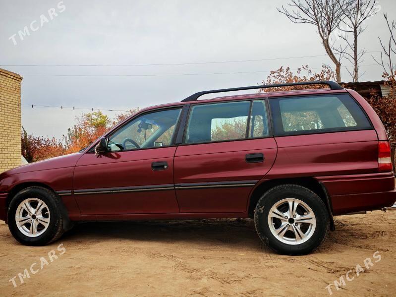 Opel Astra 1993 - 42 000 TMT - Саят - img 3