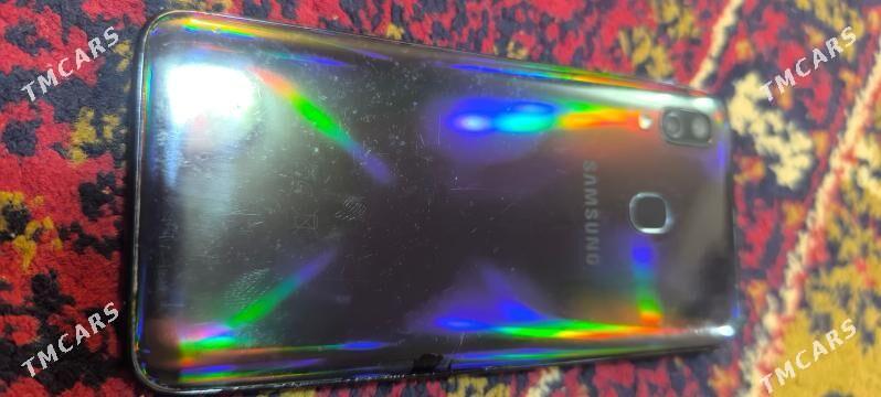 Galaxy A40 - 30 mkr - img 2