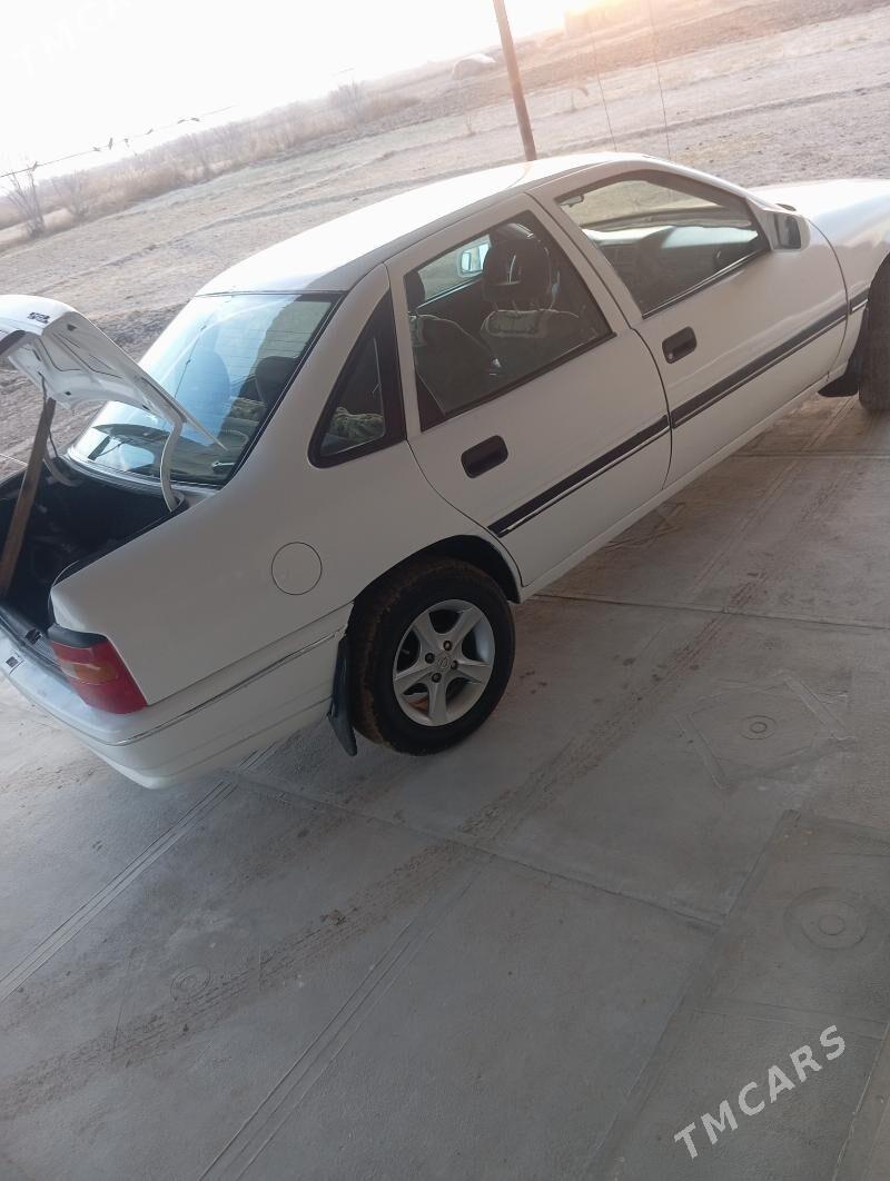 Opel Vectra 1990 - 40 000 TMT - Губадаг - img 6