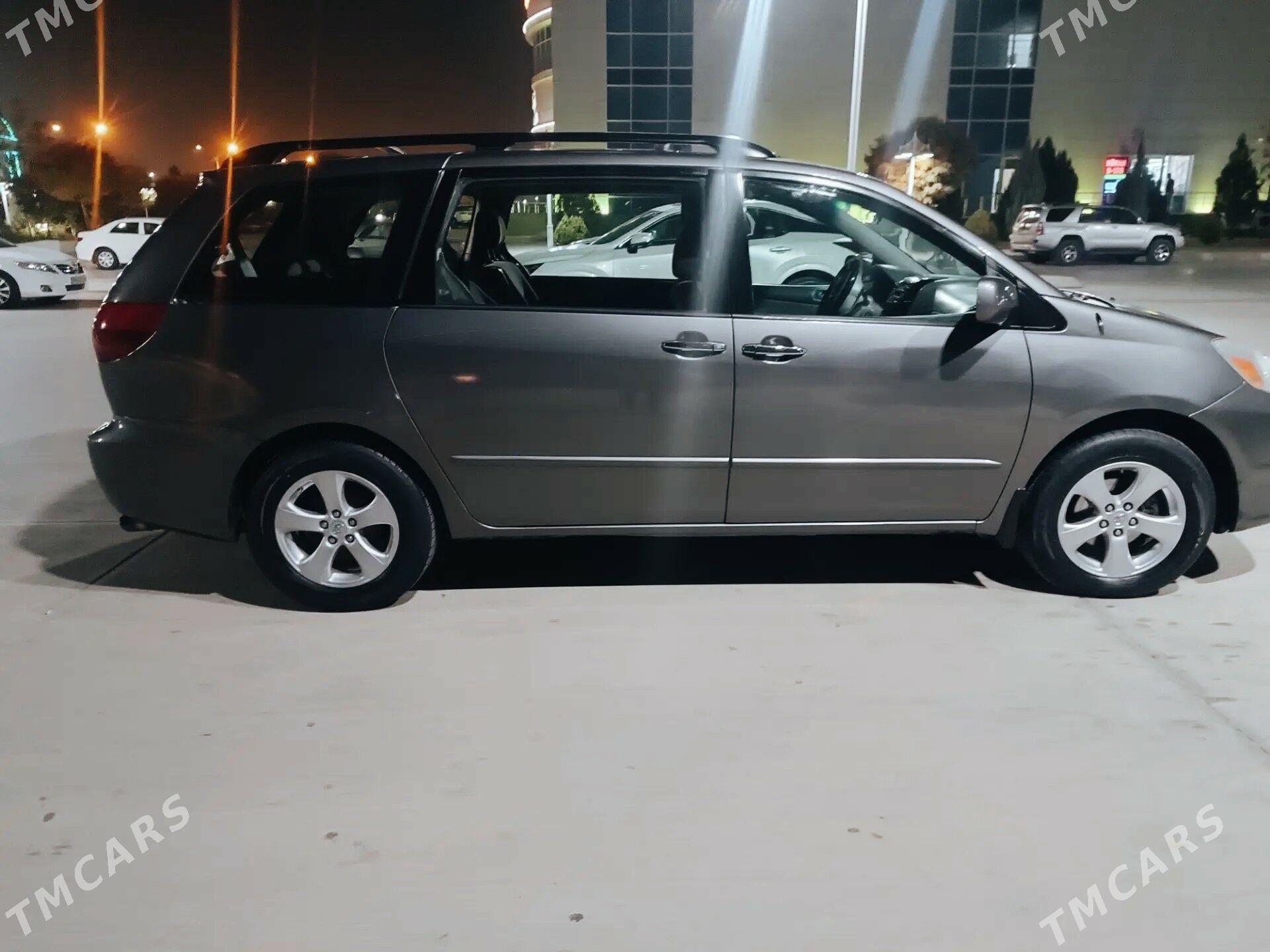 Toyota Sienna 2004 - 200 000 TMT - Дянев - img 3