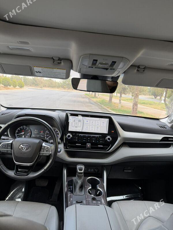 Toyota Highlander 2022 - 666 000 TMT - Podwoýski köç. (Bitarap Türkmenistan şaýoly) - img 3