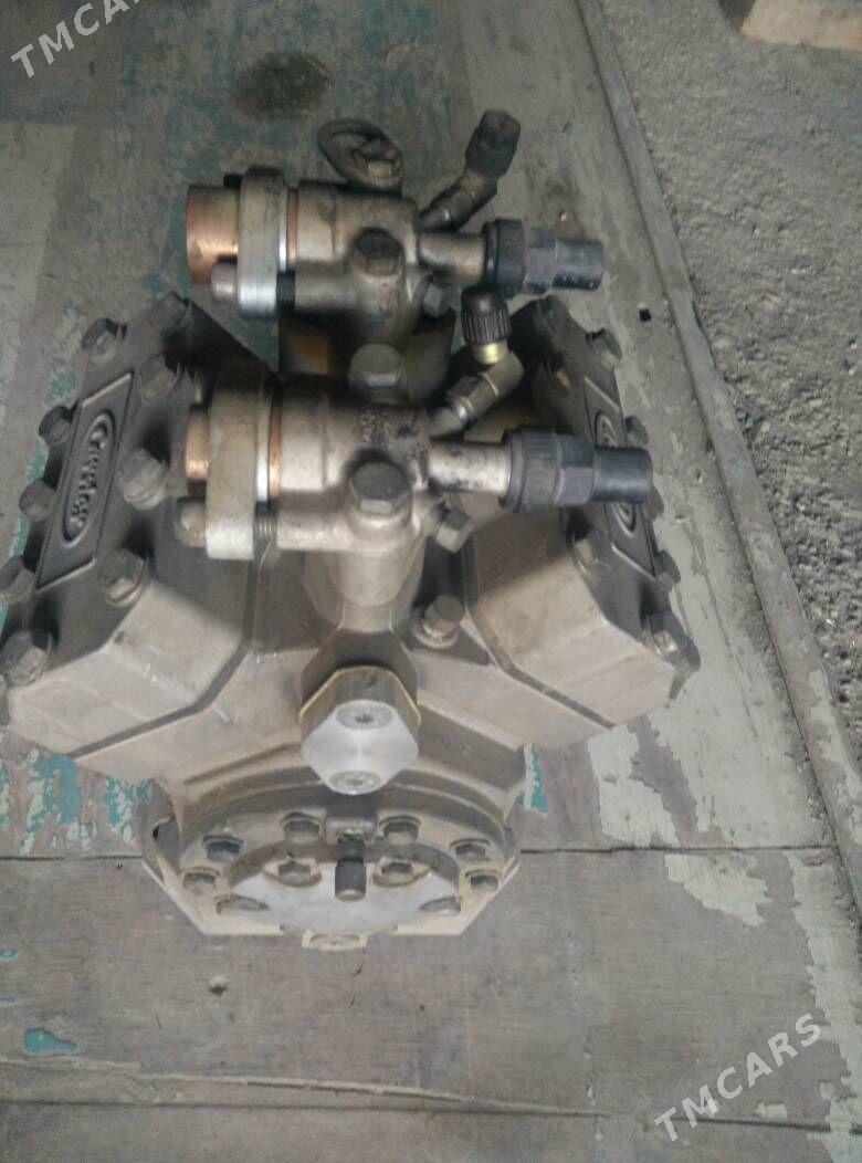 компрессор 4 цилиндра - Балканабат - img 2