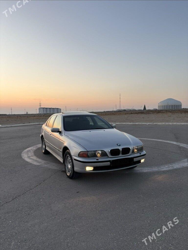 BMW E39 1999 - 100 000 TMT - Балканабат - img 5