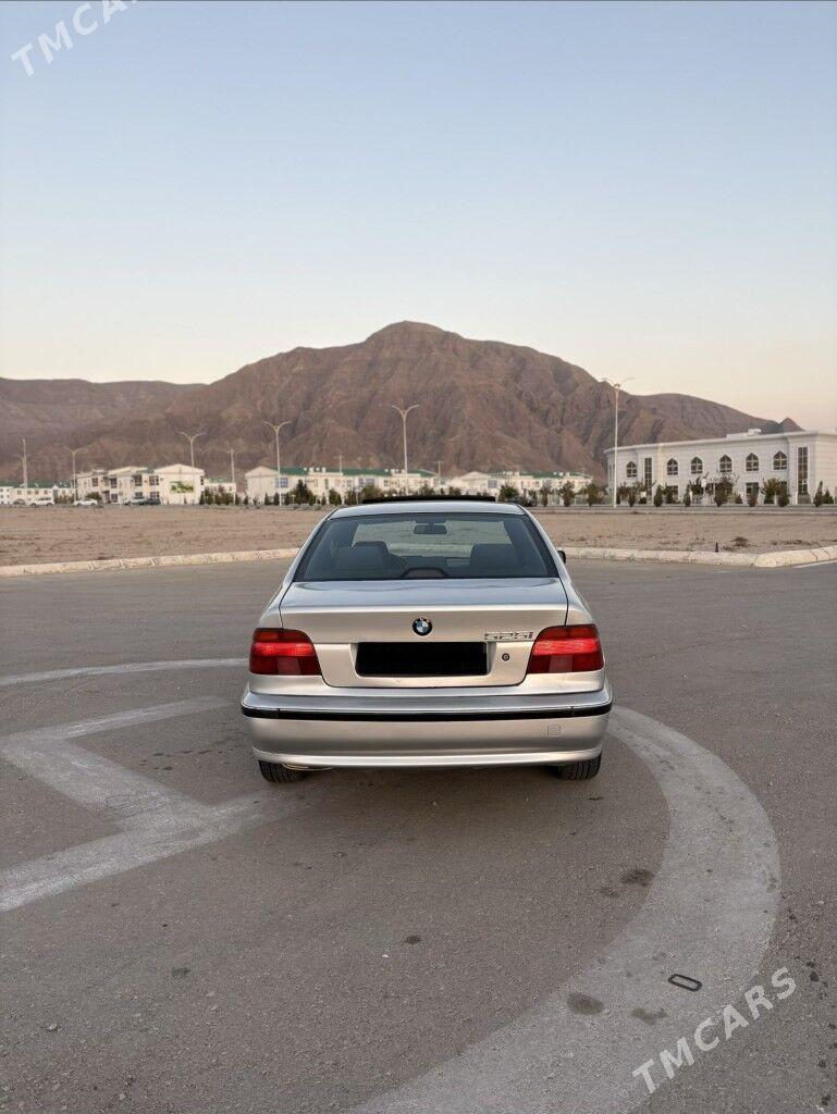 BMW E39 1999 - 100 000 TMT - Балканабат - img 2
