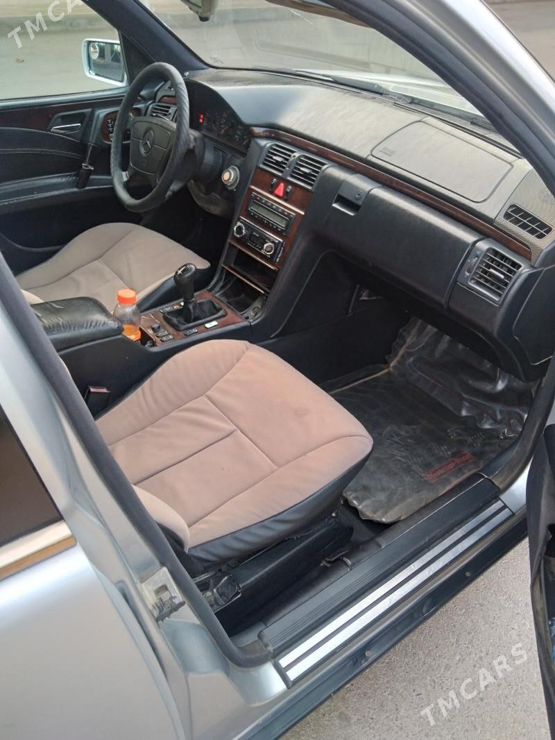 Mercedes-Benz E320 1996 - 56 000 TMT - Улица Ататурка - img 7