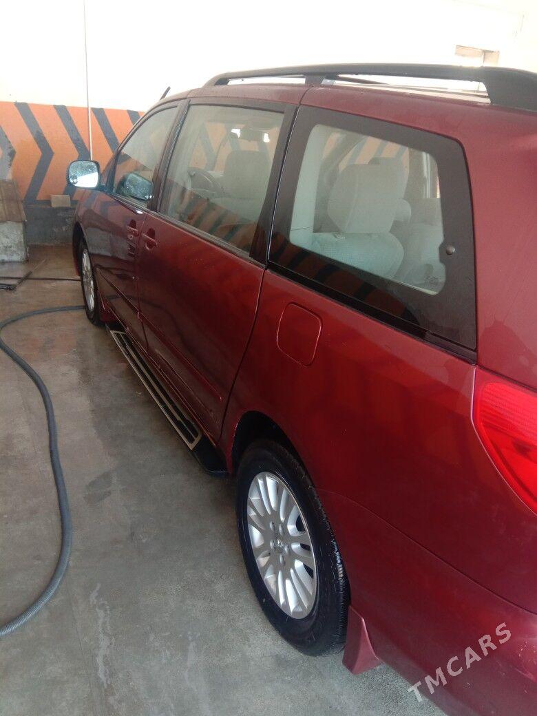 Toyota Sienna 2009 - 240 000 TMT - Мары - img 10