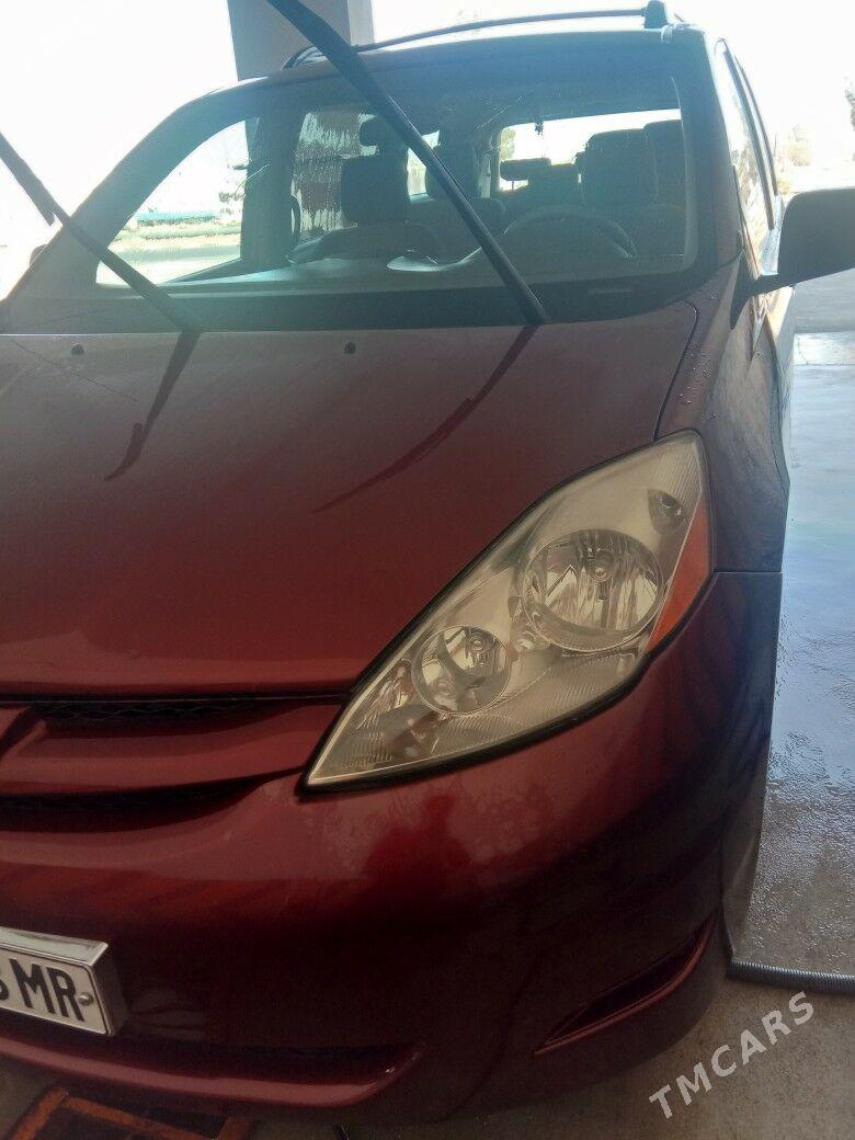Toyota Sienna 2009 - 240 000 TMT - Мары - img 7