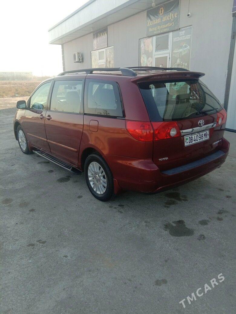 Toyota Sienna 2009 - 240 000 TMT - Мары - img 4