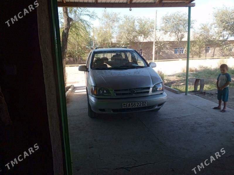 Toyota Sienna 1998 - 150 000 TMT - етр. Туркменбаши - img 2