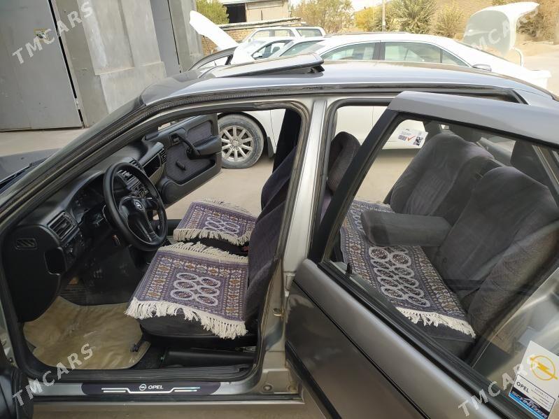 Opel Vectra 1993 - 53 000 TMT - Чарджоу - img 6