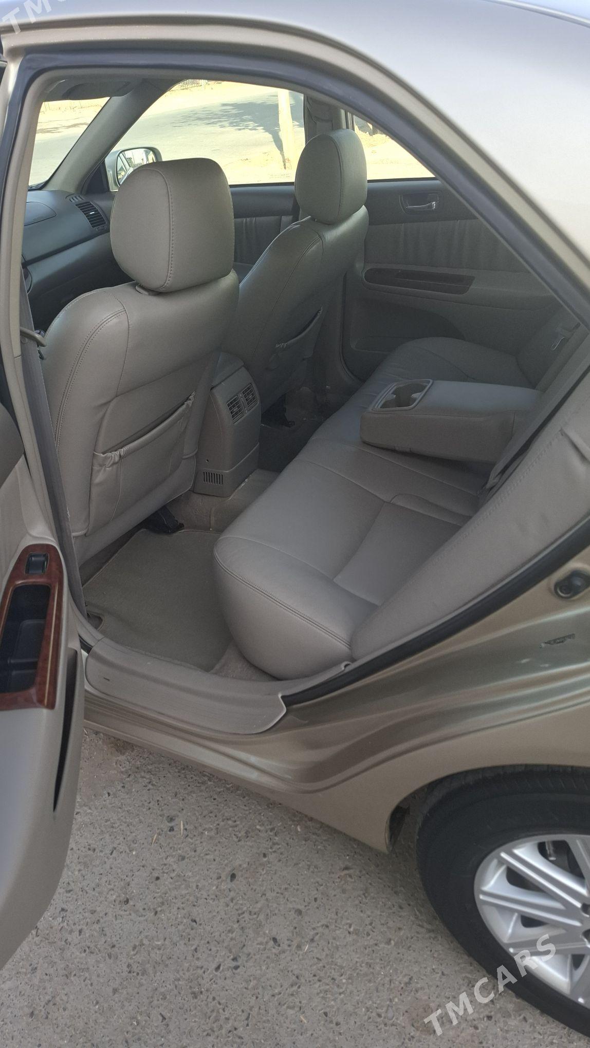 Toyota Camry 2005 - 245 000 TMT - Халач - img 4