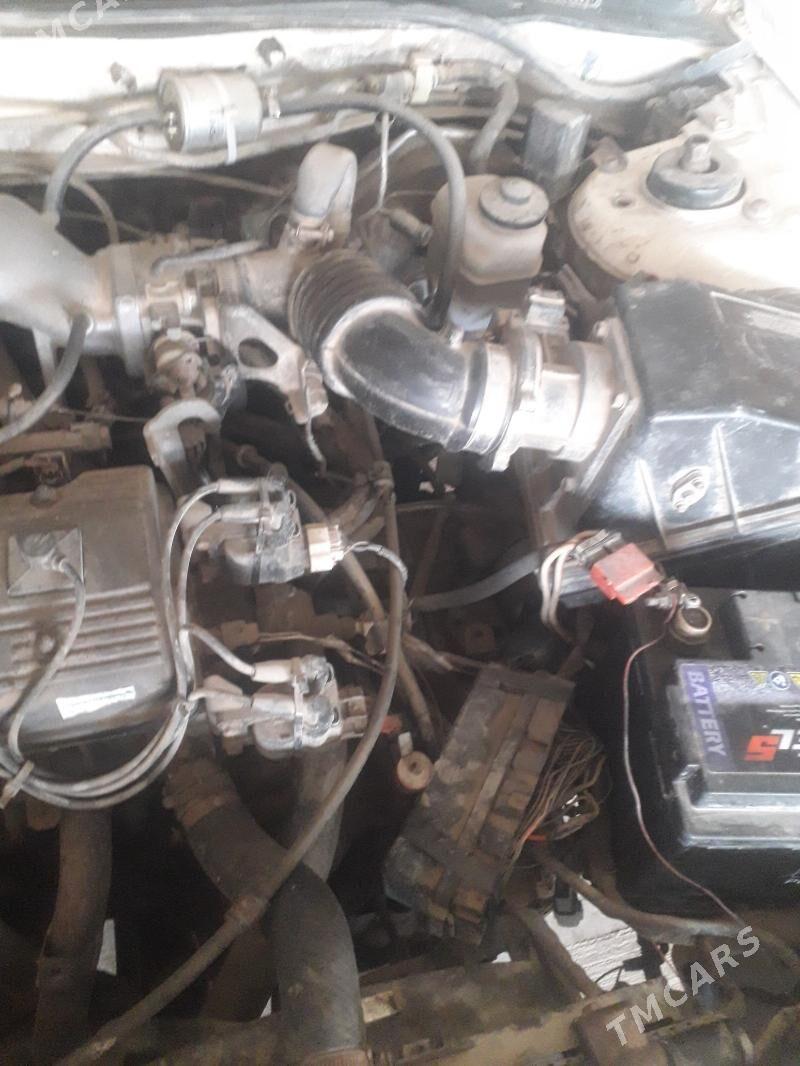 Nissan Altima 1995 - 26 000 TMT - Халач - img 8