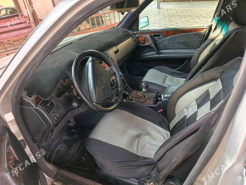 Mercedes-Benz E320 1996 - 70 000 TMT - Мары - img 2